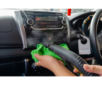 Itens essenciais para quem busca como limpar o painel de carro com segurança