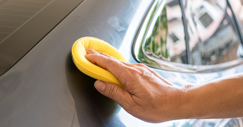 Resultado do uso de ceras automotivas mostra diferença visível de brilho e conservação da pintura