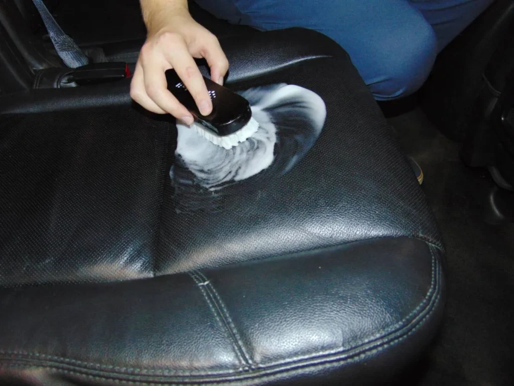 Marcas recomendadas de produto para hidratar banco de couro