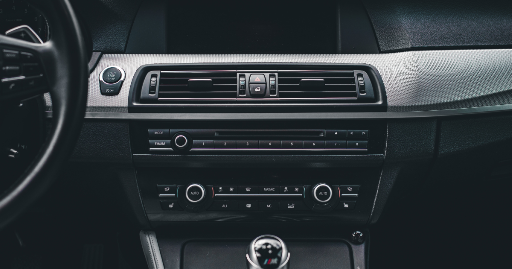 Passo a passo para aplicar higienizador de ar-condicionado automotivo