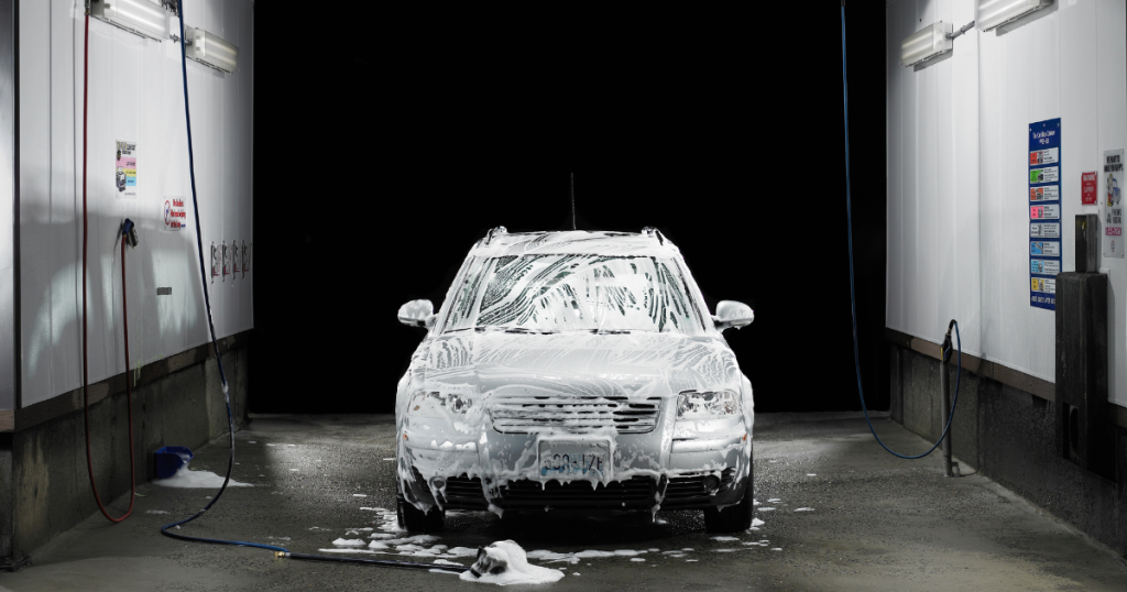 Higienização externa completa destacada na tabela de preços de higienização automotiva.